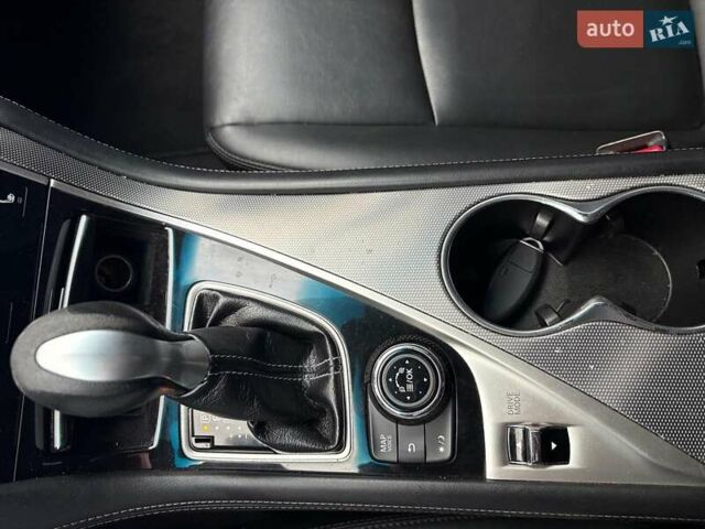 Сірий Інфініті Q50, об'ємом двигуна 3 л та пробігом 205 тис. км за 11450 $, фото 28 на Automoto.ua
