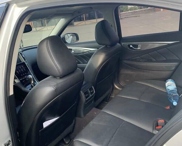 Сірий Інфініті Q50, об'ємом двигуна 1.99 л та пробігом 256 тис. км за 17500 $, фото 10 на Automoto.ua
