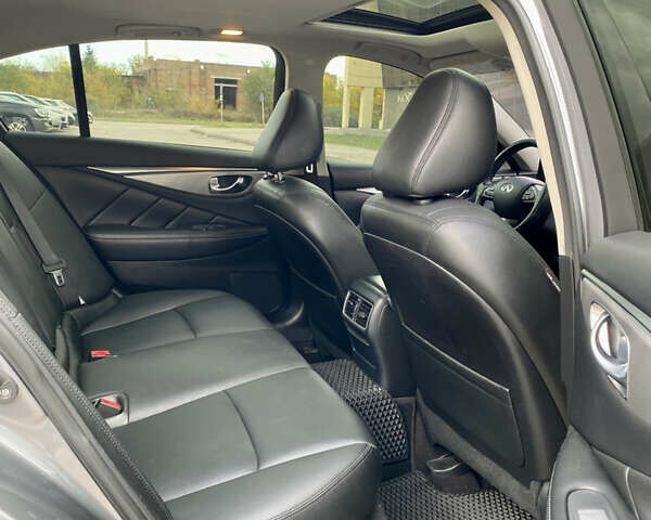Сірий Інфініті Q50, об'ємом двигуна 3 л та пробігом 146 тис. км за 13900 $, фото 11 на Automoto.ua