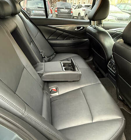 Серый Инфинити Q50, объемом двигателя 1.99 л и пробегом 168 тыс. км за 12499 $, фото 11 на Automoto.ua