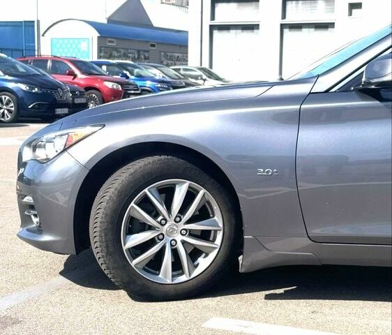 Серый Инфинити Q50, объемом двигателя 3 л и пробегом 85 тыс. км за 11000 $, фото 3 на Automoto.ua