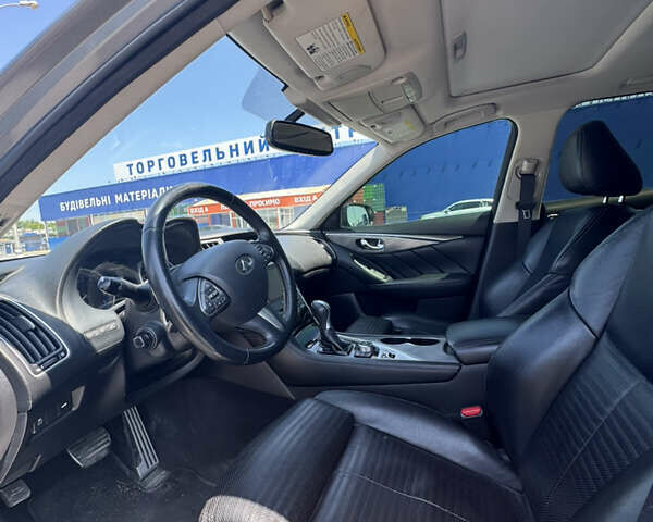 Серый Инфинити Q50, объемом двигателя 3 л и пробегом 200 тыс. км за 18000 $, фото 10 на Automoto.ua