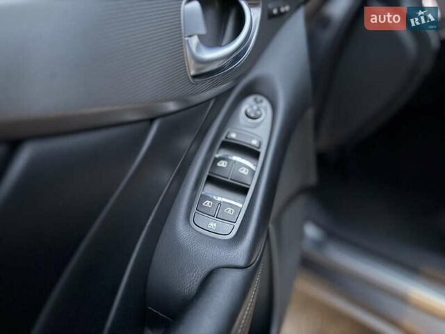 Серый Инфинити Q50, объемом двигателя 1.99 л и пробегом 180 тыс. км за 13900 $, фото 28 на Automoto.ua