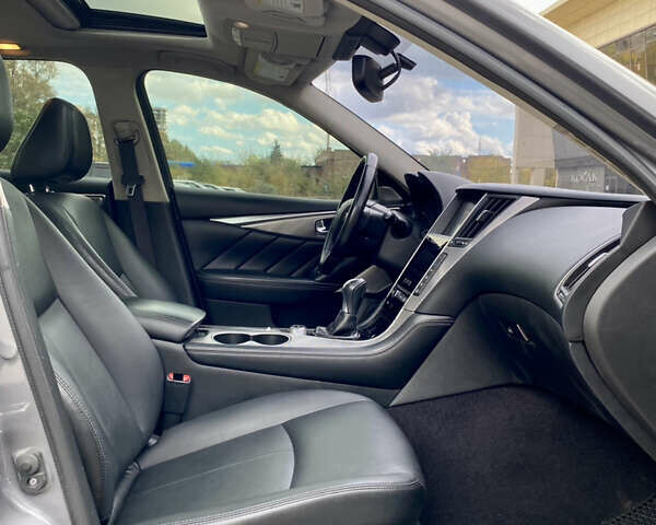 Сірий Інфініті Q50, об'ємом двигуна 3 л та пробігом 146 тис. км за 13900 $, фото 10 на Automoto.ua