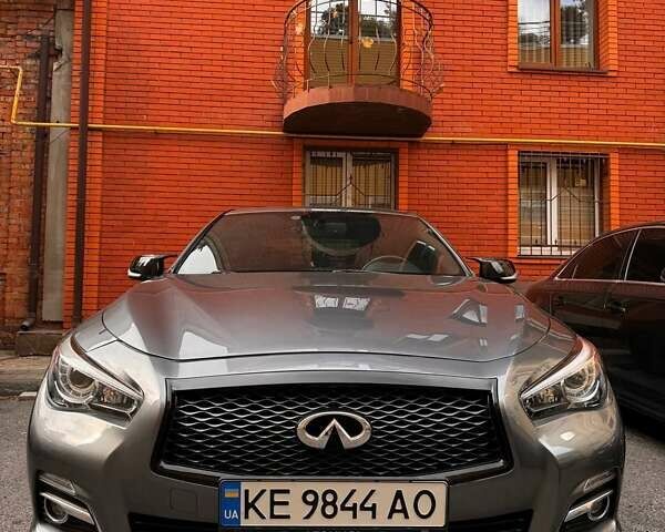 Серый Инфинити Q50, объемом двигателя 3 л и пробегом 133 тыс. км за 14990 $, фото 1 на Automoto.ua