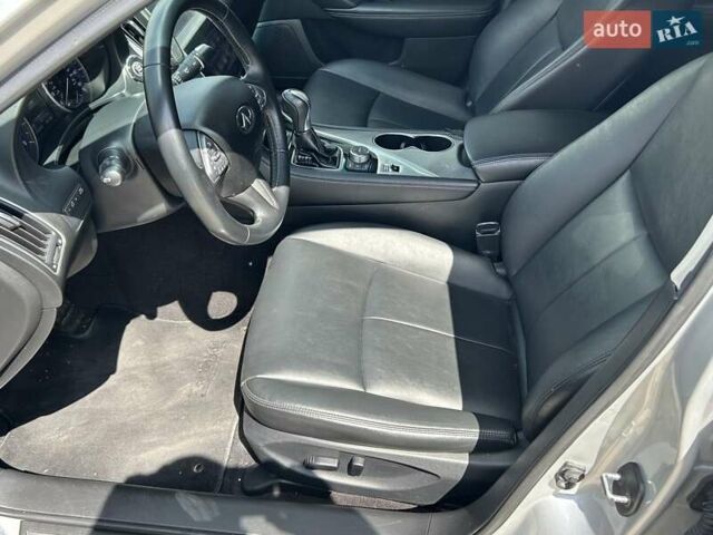 Серый Инфинити Q50, объемом двигателя 2 л и пробегом 123 тыс. км за 13500 $, фото 6 на Automoto.ua