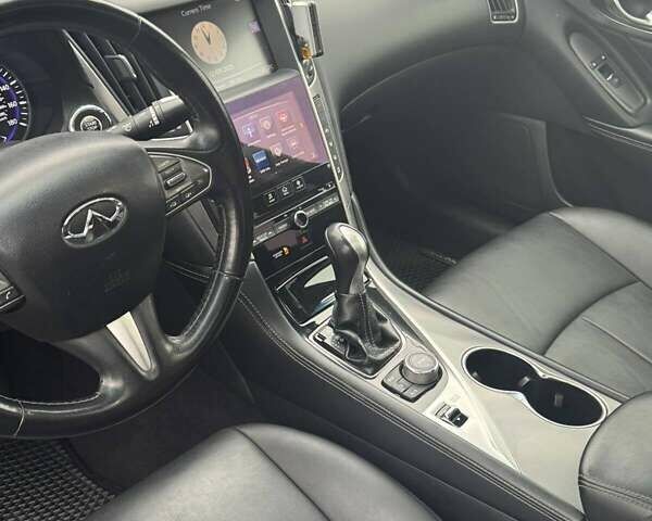 Сірий Інфініті Q50, об'ємом двигуна 1.99 л та пробігом 155 тис. км за 13000 $, фото 10 на Automoto.ua