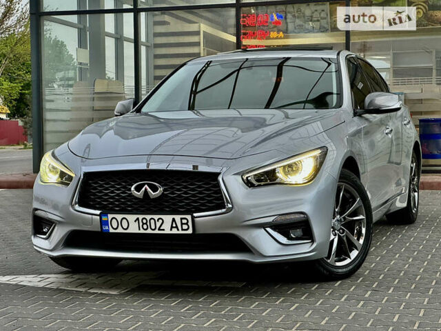 Сірий Інфініті Q50, об'ємом двигуна 2 л та пробігом 118 тис. км за 14250 $, фото 2 на Automoto.ua