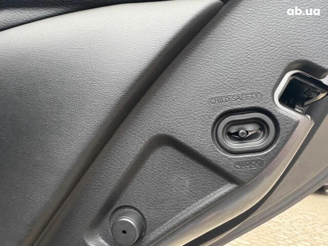 Сірий Інфініті Q50, об'ємом двигуна 3 л та пробігом 205 тис. км за 11450 $, фото 43 на Automoto.ua