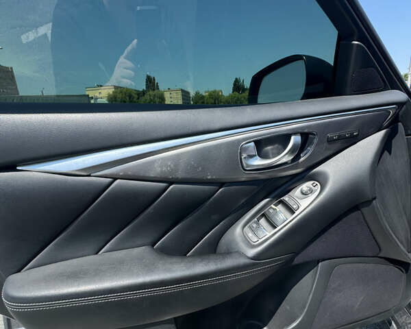 Серый Инфинити Q50, объемом двигателя 3 л и пробегом 200 тыс. км за 18000 $, фото 8 на Automoto.ua