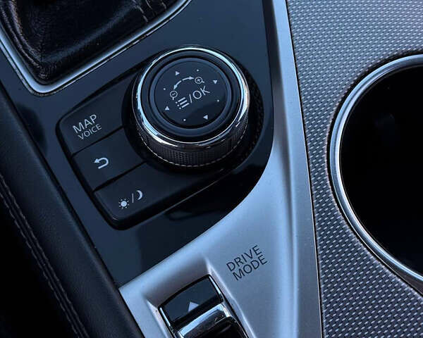 Сірий Інфініті Q50, об'ємом двигуна 3 л та пробігом 177 тис. км за 12999 $, фото 23 на Automoto.ua