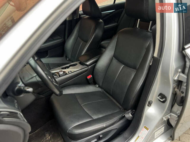 Сірий Інфініті Q50, об'ємом двигуна 3 л та пробігом 168 тис. км за 11000 $, фото 9 на Automoto.ua