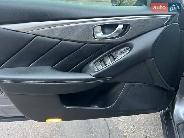 Серый Инфинити Q50, объемом двигателя 3 л и пробегом 116 тыс. км за 11700 $, фото 24 на Automoto.ua
