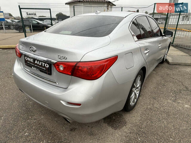 Серый Инфинити Q50, объемом двигателя 3 л и пробегом 132 тыс. км за 11990 $, фото 5 на Automoto.ua