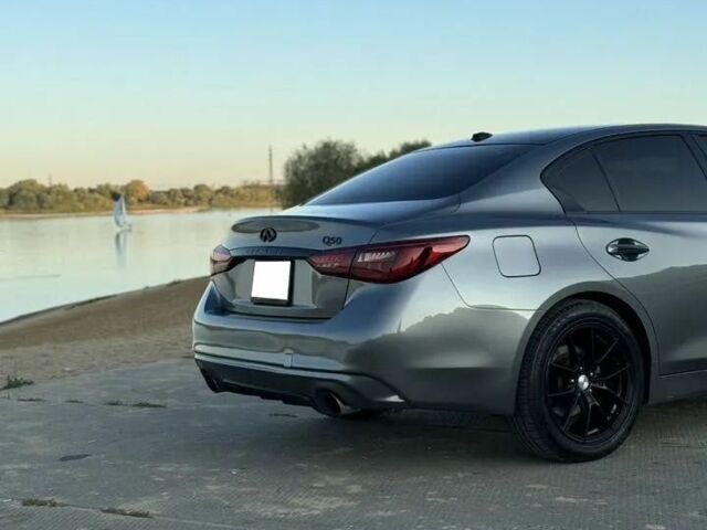 Серый Инфинити Q50, объемом двигателя 2 л и пробегом 127 тыс. км за 10100 $, фото 2 на Automoto.ua