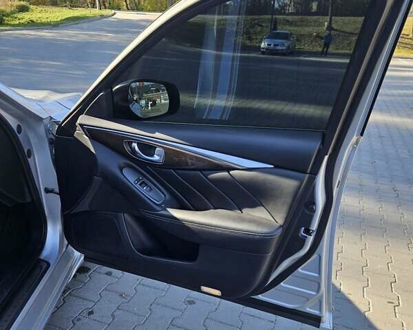 Инфинити Q50 2017 в Деражне на Automoto.ua Серый Инфинити Q50, объемом двигателя 3 л и пробегом 195 тыс. км за 16000 $, фото 4 на Automoto.ua