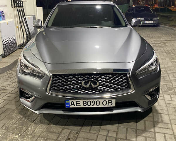 Серый Инфинити Q50, объемом двигателя 2 л и пробегом 145 тыс. км за 19000 $, фото 1 на Automoto.ua