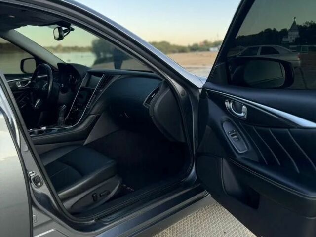 Серый Инфинити Q50, объемом двигателя 2 л и пробегом 127 тыс. км за 10100 $, фото 12 на Automoto.ua