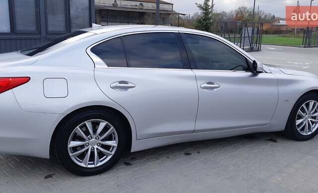 Серый Инфинити Q50, объемом двигателя 3 л и пробегом 86 тыс. км за 16250 $, фото 4 на Automoto.ua