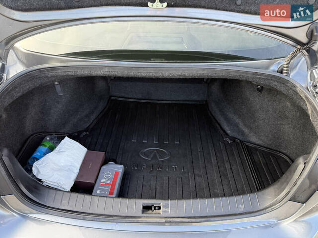 Серый Инфинити Q50, объемом двигателя 3 л и пробегом 85 тыс. км за 22000 $, фото 18 на Automoto.ua
