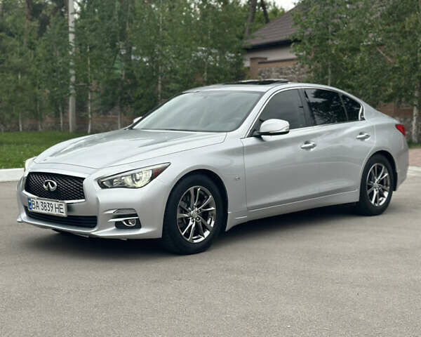 Сірий Інфініті Q50, об'ємом двигуна 3 л та пробігом 210 тис. км за 14999 $, фото 2 на Automoto.ua