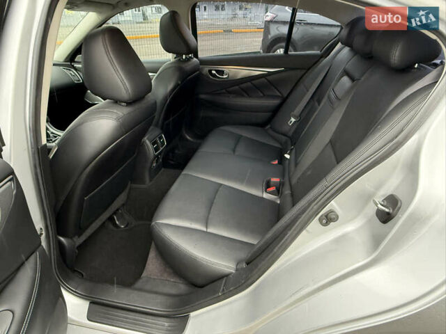 Серый Инфинити Q50, объемом двигателя 3 л и пробегом 132 тыс. км за 11990 $, фото 13 на Automoto.ua