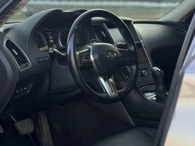 Серый Инфинити Q50, объемом двигателя 2 л и пробегом 127 тыс. км за 10100 $, фото 10 на Automoto.ua