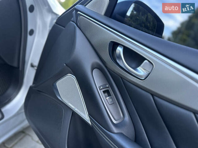 Сірий Інфініті Q50, об'ємом двигуна 3 л та пробігом 95 тис. км за 12700 $, фото 61 на Automoto.ua