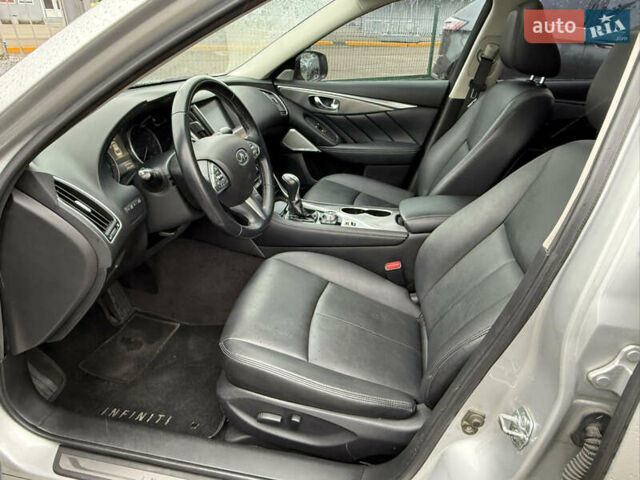 Серый Инфинити Q50, объемом двигателя 3 л и пробегом 132 тыс. км за 11990 $, фото 12 на Automoto.ua