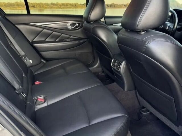 Серый Инфинити Q50, объемом двигателя 2 л и пробегом 127 тыс. км за 10100 $, фото 17 на Automoto.ua