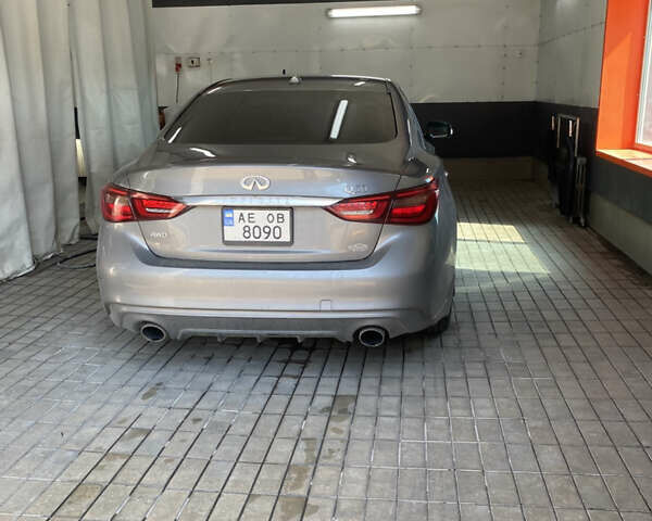 Серый Инфинити Q50, объемом двигателя 2 л и пробегом 145 тыс. км за 19000 $, фото 3 на Automoto.ua