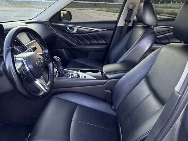 Серый Инфинити Q50, объемом двигателя 2 л и пробегом 127 тыс. км за 10100 $, фото 15 на Automoto.ua
