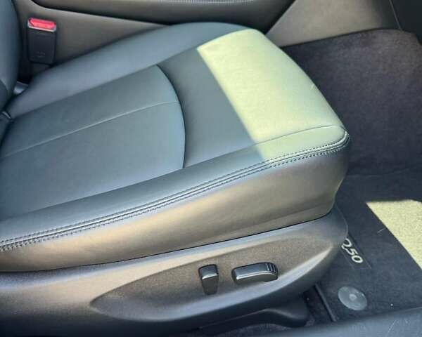 Сірий Інфініті Q50, об'ємом двигуна 3 л та пробігом 46 тис. км за 17000 $, фото 17 на Automoto.ua