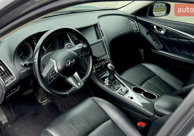 Серый Инфинити Q50, объемом двигателя 1.99 л и пробегом 180 тыс. км за 17700 $, фото 9 на Automoto.ua