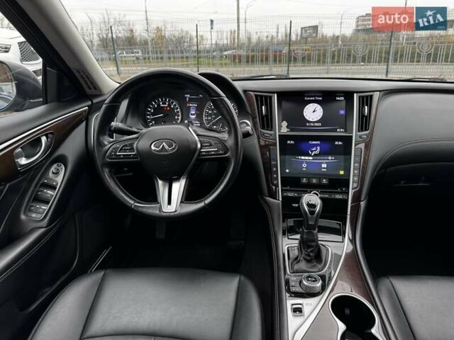 Серый Инфинити Q50, объемом двигателя 3 л и пробегом 73 тыс. км за 18000 $, фото 16 на Automoto.ua