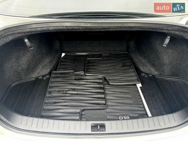 Сірий Інфініті Q50, об'ємом двигуна 3 л та пробігом 72 тис. км за 17400 $, фото 13 на Automoto.ua