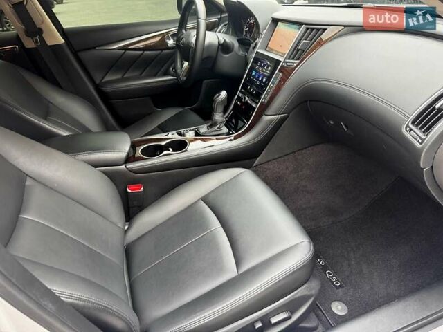 Сірий Інфініті Q50, об'ємом двигуна 3 л та пробігом 72 тис. км за 17400 $, фото 16 на Automoto.ua