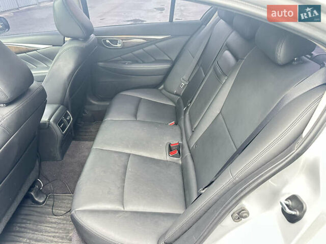 Серый Инфинити Q50, объемом двигателя 3 л и пробегом 100 тыс. км за 14800 $, фото 8 на Automoto.ua