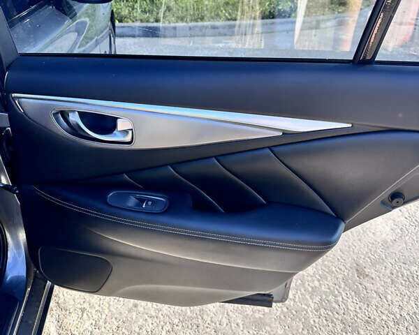 Серый Инфинити Q50, объемом двигателя 3 л и пробегом 105 тыс. км за 18900 $, фото 10 на Automoto.ua