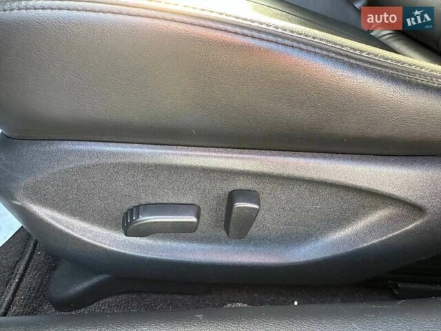 Серый Инфинити Q50, объемом двигателя 3 л и пробегом 74 тыс. км за 15900 $, фото 12 на Automoto.ua