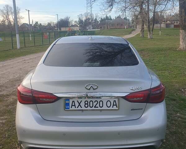 Сірий Інфініті Q50, об'ємом двигуна 3 л та пробігом 71 тис. км за 22000 $, фото 3 на Automoto.ua