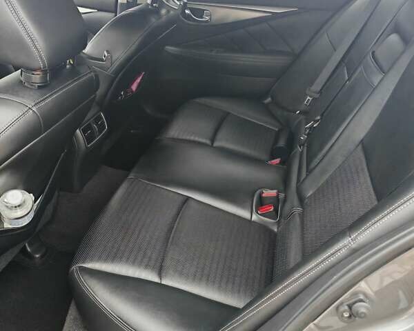 Серый Инфинити Q50, объемом двигателя 3 л и пробегом 55 тыс. км за 25000 $, фото 15 на Automoto.ua