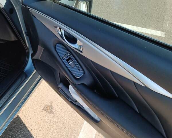 Сірий Інфініті Q50, об'ємом двигуна 3 л та пробігом 135 тис. км за 23000 $, фото 15 на Automoto.ua