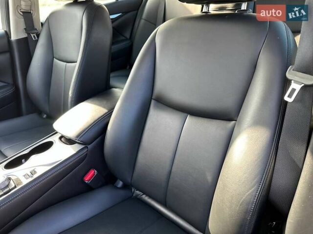 Серый Инфинити Q50, объемом двигателя 3 л и пробегом 74 тыс. км за 15900 $, фото 14 на Automoto.ua