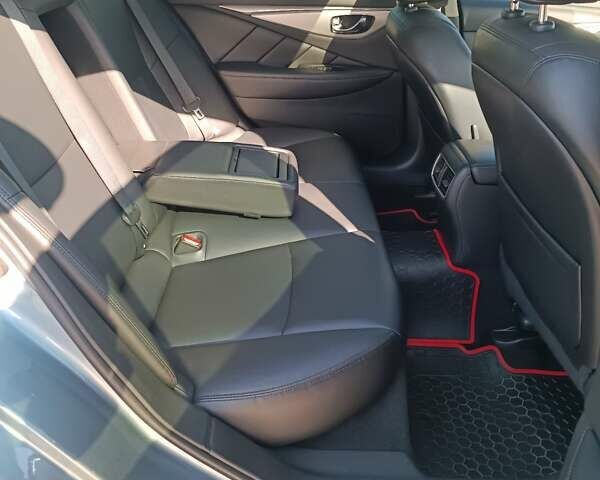 Сірий Інфініті Q50, об'ємом двигуна 3 л та пробігом 135 тис. км за 23000 $, фото 14 на Automoto.ua