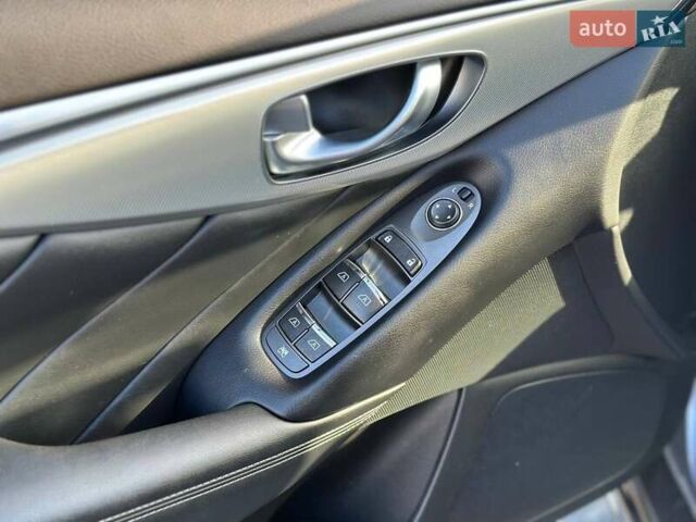 Серый Инфинити Q50, объемом двигателя 3 л и пробегом 74 тыс. км за 15900 $, фото 10 на Automoto.ua