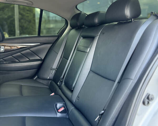 Сірий Інфініті Q50, об'ємом двигуна 3 л та пробігом 92 тис. км за 19100 $, фото 10 на Automoto.ua