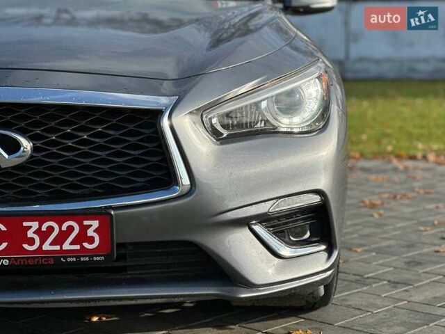 Серый Инфинити Q50, объемом двигателя 3 л и пробегом 74 тыс. км за 15900 $, фото 1 на Automoto.ua