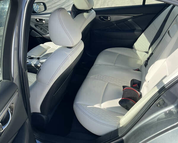 Серый Инфинити Q50, объемом двигателя 3 л и пробегом 170 тыс. км за 24000 $, фото 14 на Automoto.ua