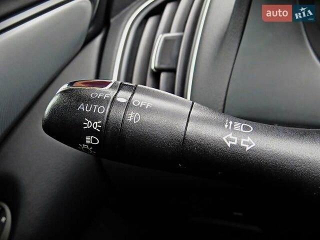 Сірий Інфініті Q50, об'ємом двигуна 3 л та пробігом 119 тис. км за 15800 $, фото 13 на Automoto.ua